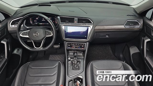 Volkswagen Tiguan — interior