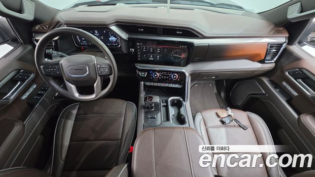 GMC Sierra — interior
