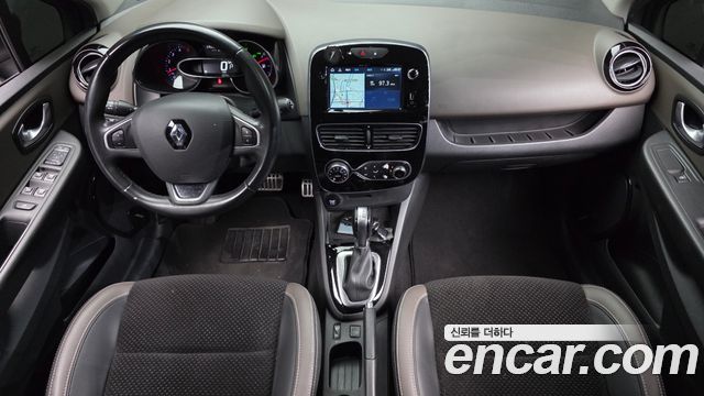 Renault Korea Clio — interior