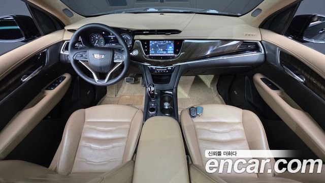 Cadillac XT6 — interior