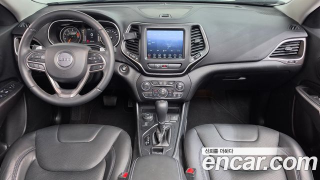 Jeep Cherokee — interior