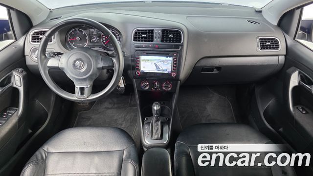 Volkswagen Polo — interior