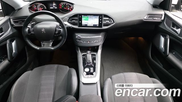 Peugeot 308 — interior