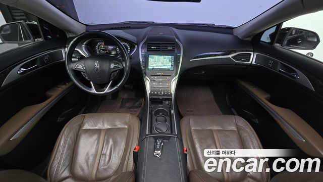 Lincoln MKZ — interior