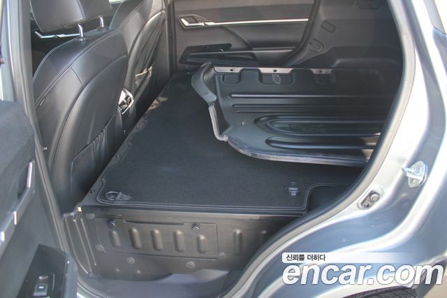 KG Mobility Torres — interior