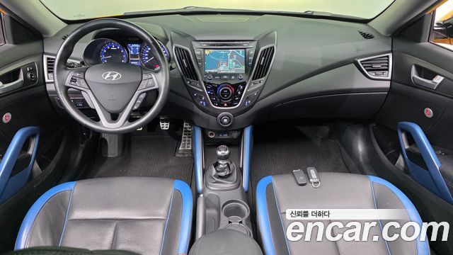 Hyundai Veloster — interior