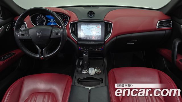 Maserati Ghibli — interior