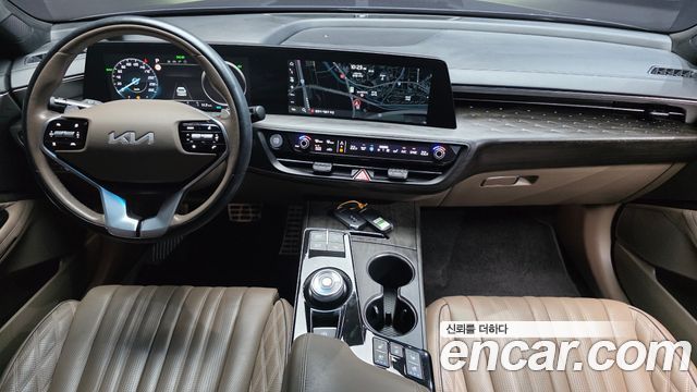 Kia K8 — interior
