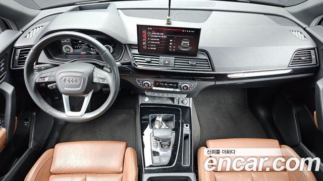 Audi Q5 — interior