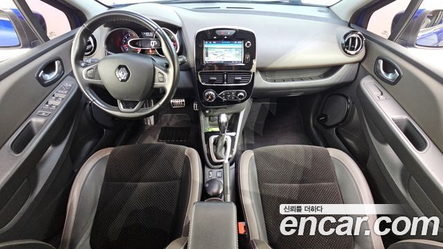 Renault Korea Clio — interior