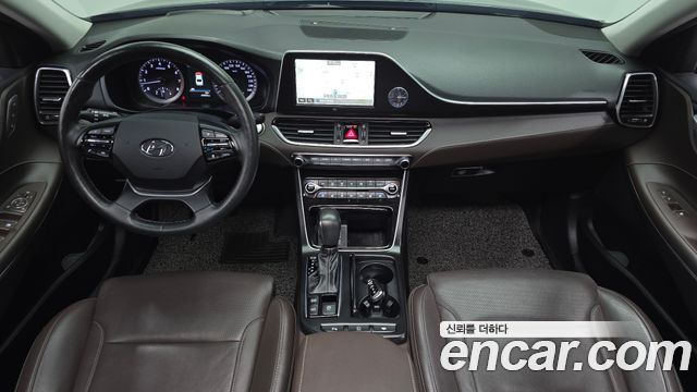 Hyundai Grandeur — interior