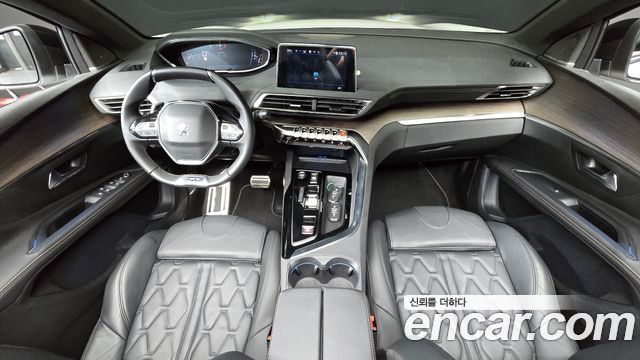 Peugeot 5008 — interior
