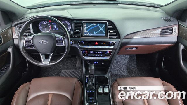 Hyundai Sonata — interior