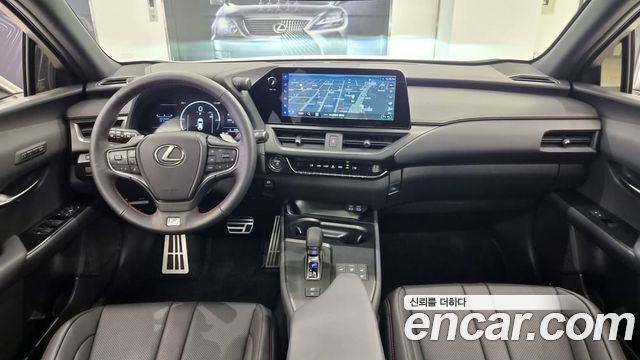 Lexus UX — interior