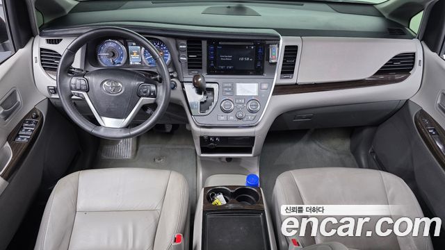 Toyota Sienna — interior