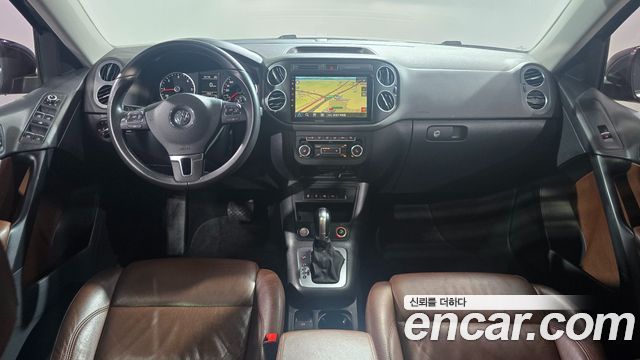 Volkswagen Tiguan — interior