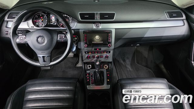 Volkswagen CC — interior