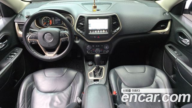 Jeep Cherokee — interior