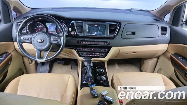 Kia Carnival — interior