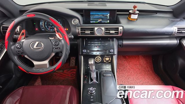 Lexus IS — interior