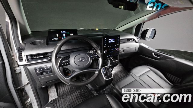 Hyundai Staria — interior