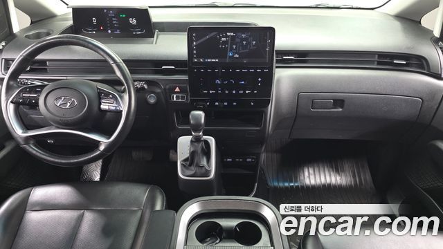 Hyundai Staria — interior