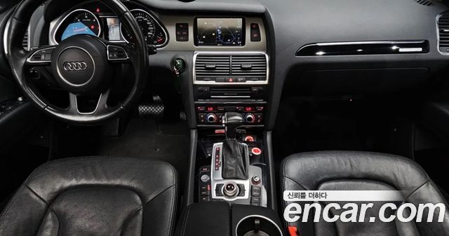 Audi Q7 — interior