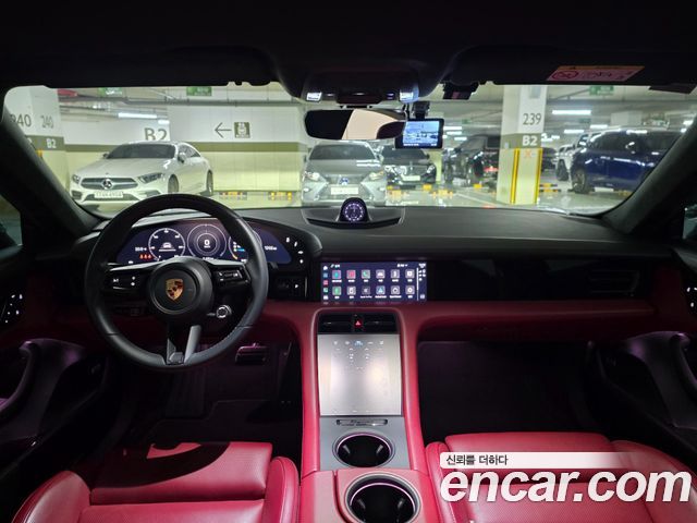 Porsche Taycan — interior