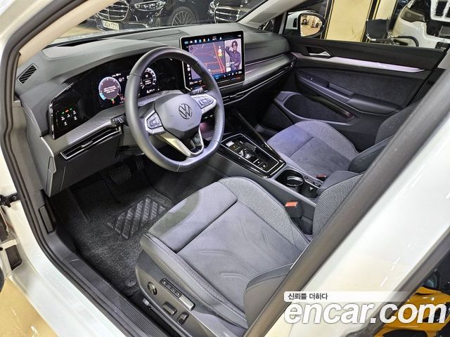 Volkswagen Golf — interior