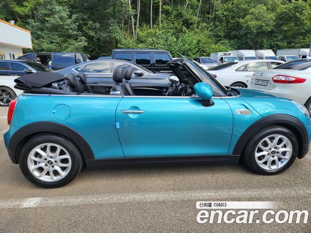 MINI Cooper Convertible — interior