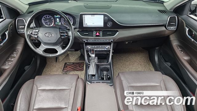 Hyundai Grandeur — interior