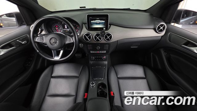 Mercedes-Benz B-Class — interior