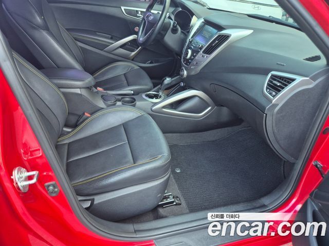 Hyundai Veloster — interior