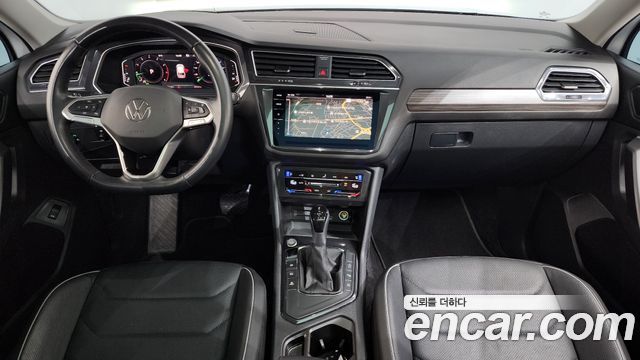 Volkswagen Tiguan — interior