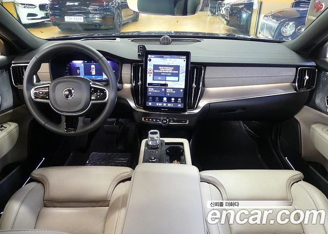 Volvo S90 — interior