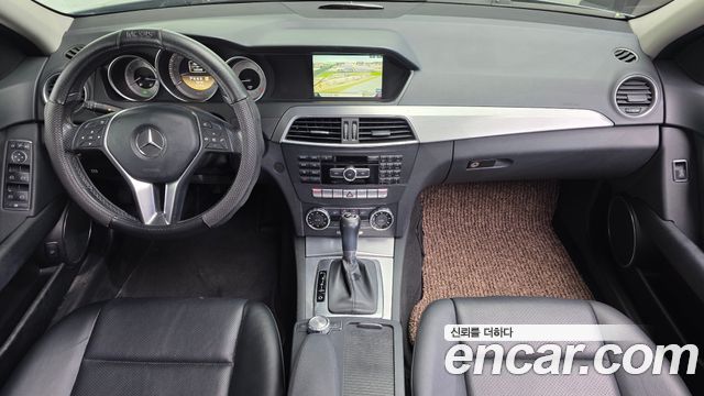 Mercedes-Benz C-Class — interior