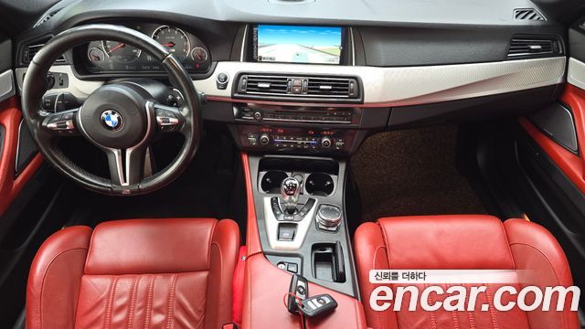 BMW M5 — interior