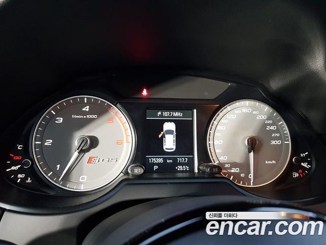 Audi SQ5 — interior