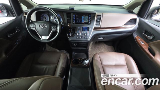Toyota Sienna — interior