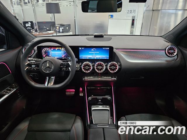 Mercedes-Benz GLA-Class — interior