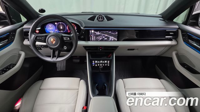 Porsche Macan — interior