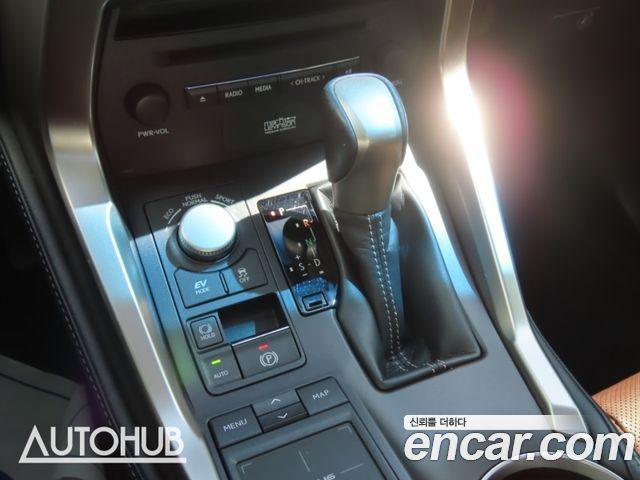 Lexus NX — interior