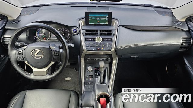 Lexus NX — interior