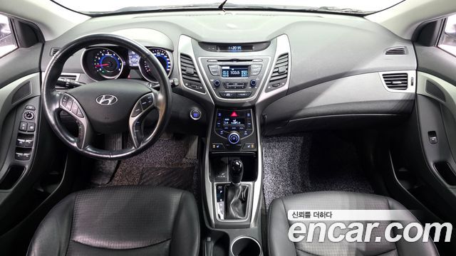 Hyundai Avante — interior