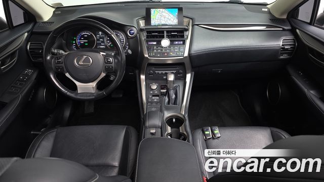 Lexus NX — interior