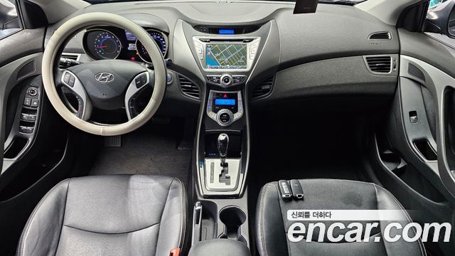 Hyundai Avante — interior