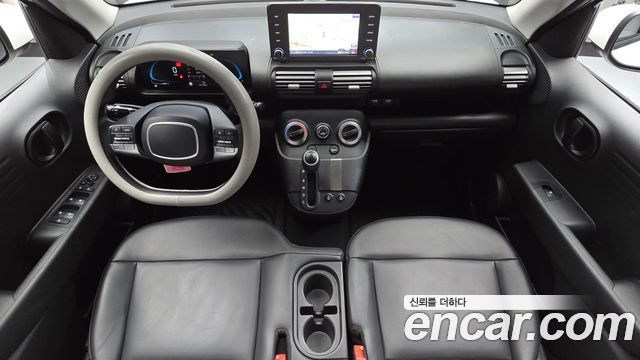 Hyundai Casper — interior