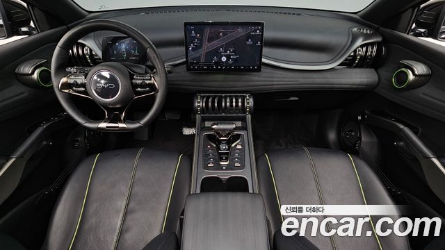 BYD Atto 3 — interior