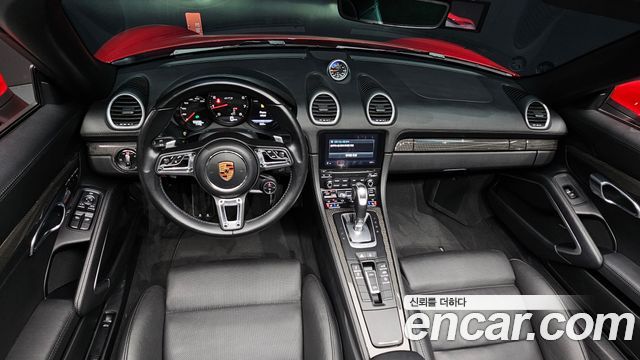 Porsche 718 — interior