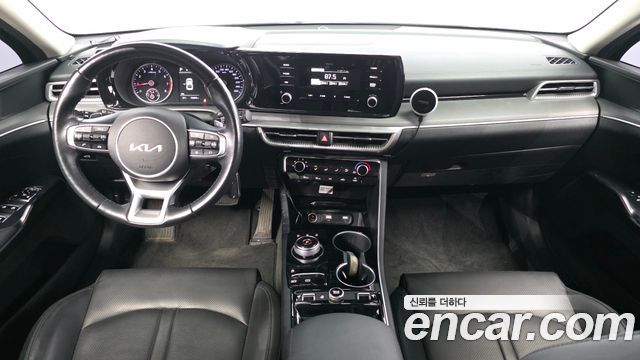 Kia K5 — interior